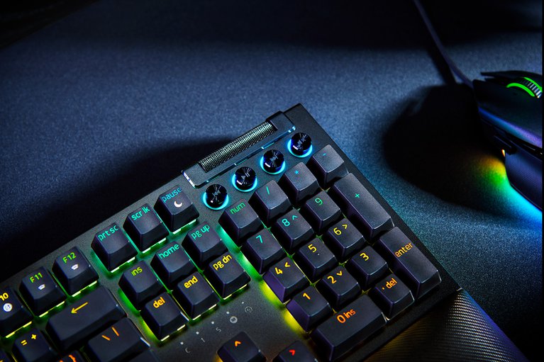 Razer BlackWidow V4 - Switches verdes - US -view 1