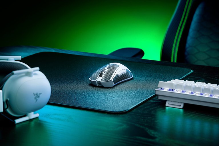 Razer DeathAdder V3 Pro - White - Classic Base - 1000 Hz -view 1