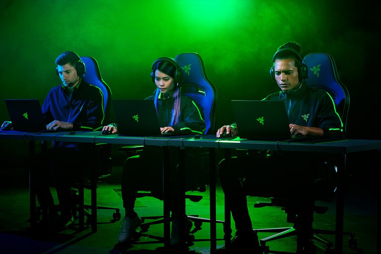 Razer BlackShark V2 Pro - Black -view 1